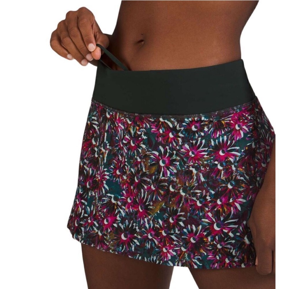Lululemon Play Off The Pleats Skirt Floral Electric Multi/Rainforest Green (14)